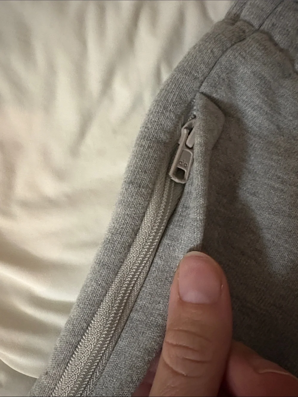 ALO yoga sweatpants grey